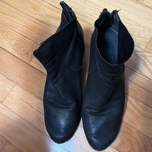 Lucky Brand size 8 booties